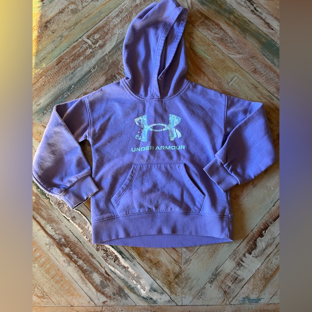 youth under armour hoodie🤍